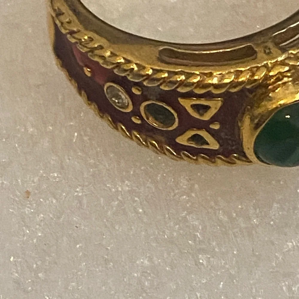 Vintage Joan Rivers Gold-Tone Green Stone & Red Enamel Ring size 9 - Picture 5 of 8